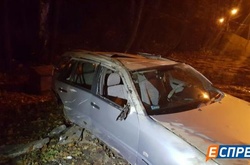 У Києві під час перегонів перекинувся Mercedes із іноземцями