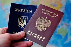 Український та російський паспорти