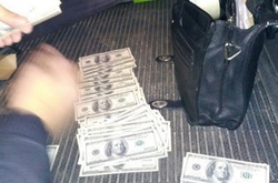 Продавцям фальшивих доларів призначили величезну заставу