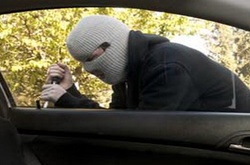 В Оболонському районі чоловік викрав рюкзак з авто зі 180 тисячами гривень