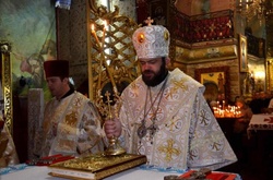 Як «тусять» українські священнослужителі і як їх за це карають