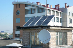 Кияни пропонують встановити сонячні батареї на дахах житлових будинків