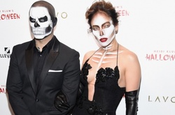 Страшные и ужасные: оригинальные костюмы знаменитостей на Хэллоуин