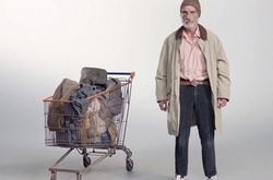 Французское рекламное агентство показало «Историю бедности за 100 лет»