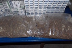 Виявлені в автомобілі поляка цигарки та бурштин