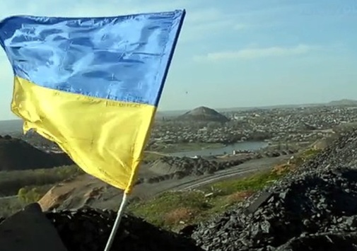 В окупованому Донецьку спалили прапор «ДНР»