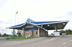 На Рівненщині прикордонник брав хабарі за пропуск авто з іноземними номерами