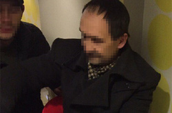 Правоохоронці затримали чоловіка за вимагання 10 тисяч доларів США