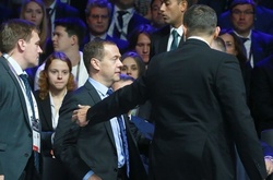 Медведєва евакуювали з форуму в Сколково 