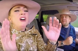 Lady Gaga спела свои лучшие хиты в автокараоке