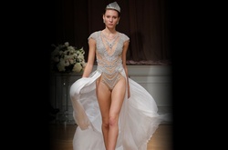 «Голое» свадебное платье «взорвало» Неделю моды в Нью-Йорке