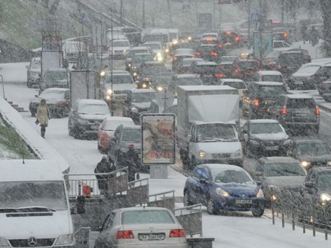 За годину снігопад спровокував у Києві 170 ДТП 