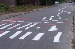В Голосіївському районі з'явилася дуже дивна дорожня розмітка (ФОТОФАКТ)