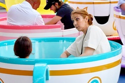 Окунуться в детство: Селин Дион повеселилась с детьми в Диснейленде