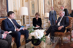 Гройсман обговорив із главою МЗС Франції виконання мінських угод 