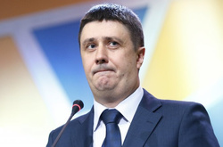 Кириленко показав у декларації 5 земельних ділянок дружини