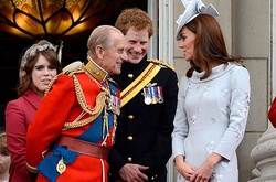 Принц Гарри оказался копией своего деда в молодости