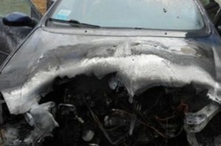 На Троєщині згоріла іномарка у дворі будинку