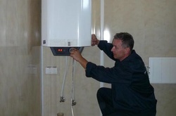 В «Київенерго» пояснили, чому надсилають квитанції з боргами за гарячу воду тим, хто має бойлери