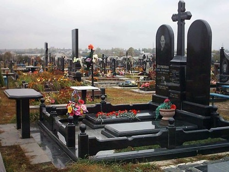 Московська церква занялась новим бізнесом: продає киянам місця на цвинтарі (ФОТО)