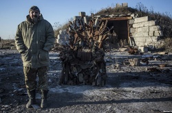 Основне завдання «трону» – донести людям, що ходити в ресторани, курити дорогі люльки й інше вони можуть робити доти, доки між ними й противником стоїть українська армія