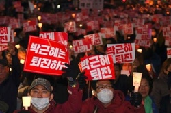 Тисячі південнокорейців вийшли на акцію за відставку президента країни