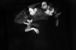 Завораживающий сон влюбленных: фотограф снял как мы двигаемся, когда спим вдвоем