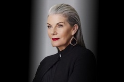 Возраст не приговор: 54-летняя модель выложила селфи топлес