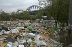 Звалище на Дніпровській набережній збираються прибрати найближчим часом