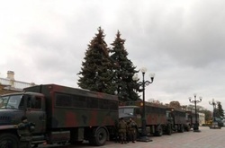 Автозаки біля парламенту