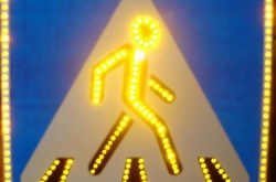 Пішохідний перехід із кольорової бруківки облаштували на вулиці Володимирській