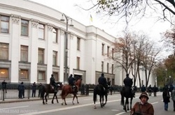 Кінна поліція біля парламенту