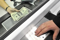 Рада готова скасувати пенсійний збір з купівлі валюти