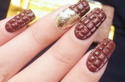 Суши, шоколад, картошка фри: 5 «съедобных» нейл-дизайнов за гранью добра и зла