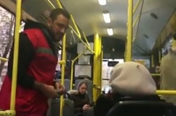 Новий хіт Інтернету: танцюючий кондуктор в київському тролейбусі