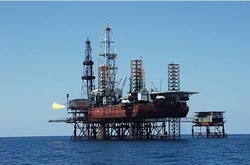 Бурова установка на шельфі Чорного моря