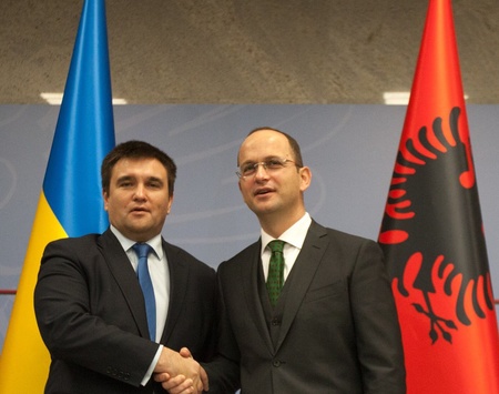 Україна та Албанія підписали угоду про взаємне скасування віз