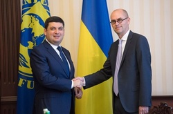 Гройсман поговорив з керівником місії МВФ про мінімалку в 3200 грн