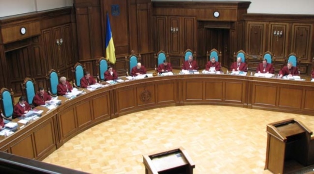 Конституційний суд призначив засідання з мовного закону Ківалова-Колесніченка 