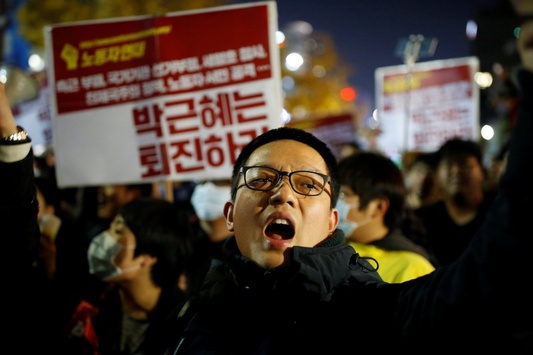 У Сеулі масові протести з вимогою відставки президента