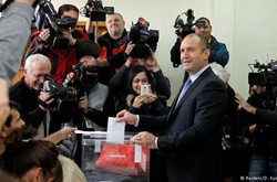 На виборах президента Болгарії лідирує соціаліст Румен Радєв, – екзит-поли