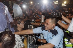 У Гонконзі поліція газом розігнала опозиційний мітинг