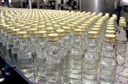 Злочинці, які виготовляли фальсифікований алкоголь, отримали по 8-9 років в'язниці