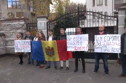 В Молдові молоді люди вибачилися перед Україною за Додона