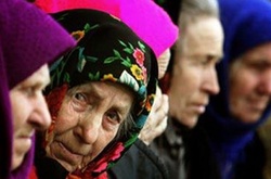 Покращення Гройсмана: майже 8 млн пенсіонерів в Україні виживають за 1130 грн на місяць