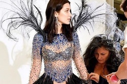 Первый кадр Беллы Хадид в наряде с крыльями для Victoria's Secret взорвал сеть
