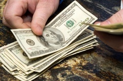 На Тернопільщині шахраї видурили в пенсіонера $1,6 тис. за китайські виделки й ножі