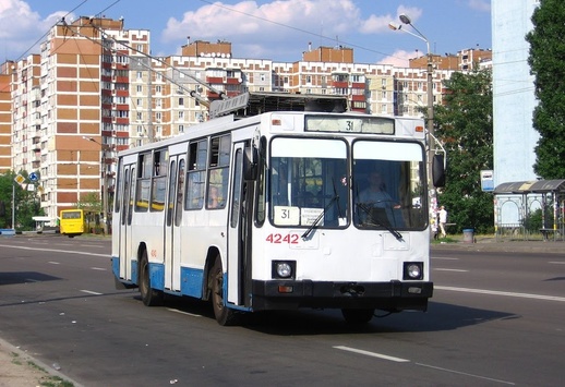 З метро треба почекати: мешканців Троєщини будуть вивозити в місто на тролейбусах (ДОКУМЕНТ)
