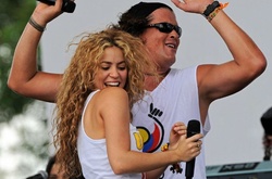 Пассажиры испанского метро спели  песню Шакиры