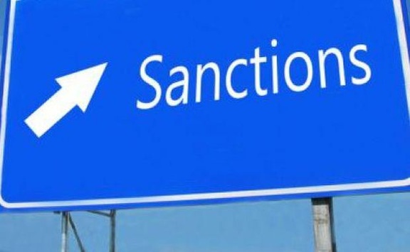 Окупанти возять по Криму німецького бізнесмена, який проголошує, що йому плювати на санкції